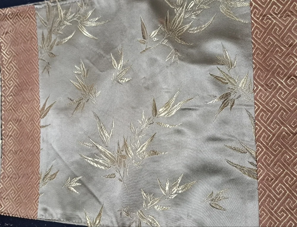 Vintage Silk Jaquard Asian Inspired Table Runner & Six Matching Place Mats